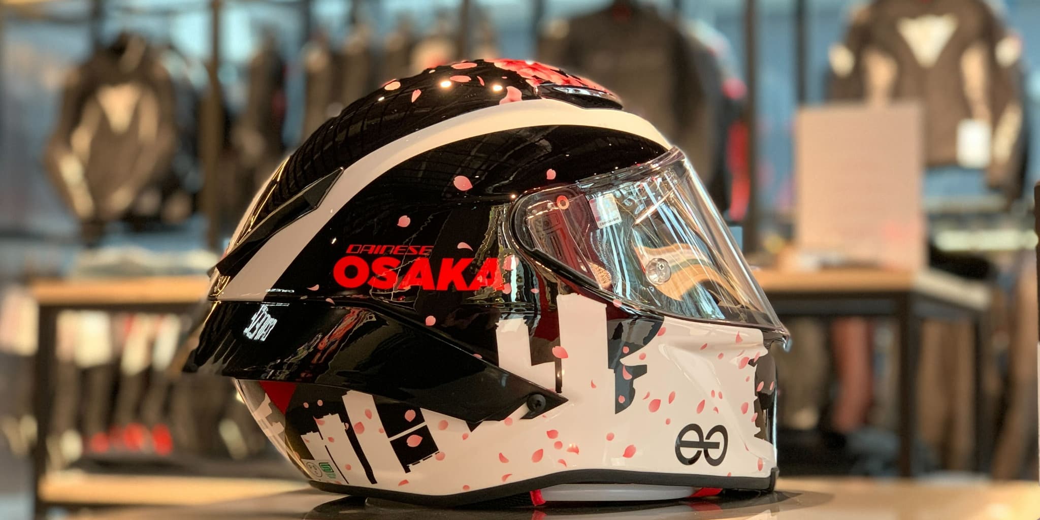 国内最大級のAGVヘルメットコレクションを、新しい大阪店で